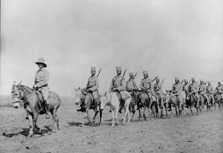 Une troupe d'Askari sur le Front Africain pendant la Premi&egrave;re Guerre Mondiale
