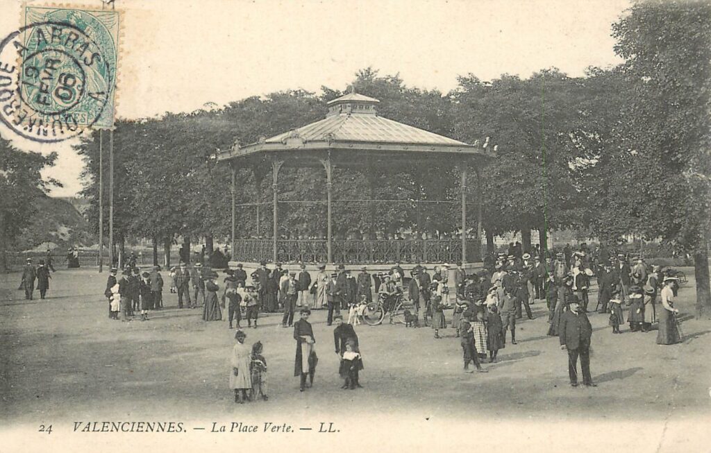 La Place Verte de Valenciennes sur une carte postale ancienne