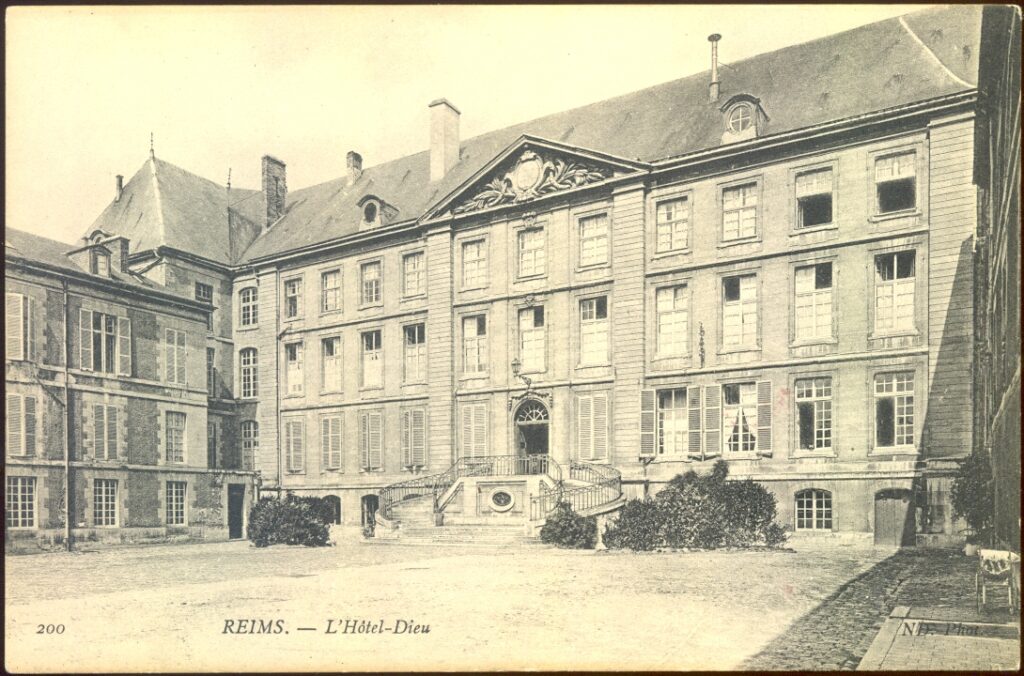L'Hôtel-Dieu de Reims sur une carte postale ancienne