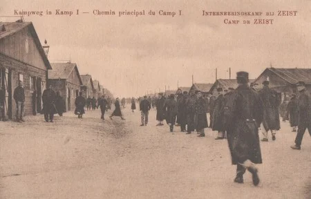 Le chemin principal du camp d'internement de Ziest aux Pays-Bas pendant la Premi&egrave;re Guerre Mondiale