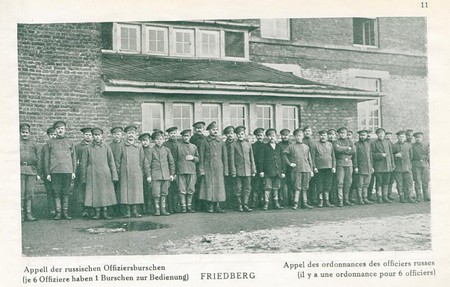 Appel des ordonnances des officiers russes dans le camp de Friedberg pendant la Première Guerre Mondiale