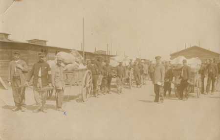 Des prisonniers du camps de Friedrichsfeld pendant la Première Guerre Mondiale