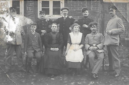 Groupe de soldats prisonniers au camp de Gardelegen pendant la Grande Guerre