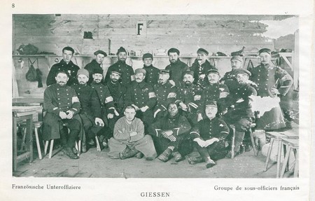 un groupe de sous-officiers français au camp de Giessen pendant la Grande Guerre