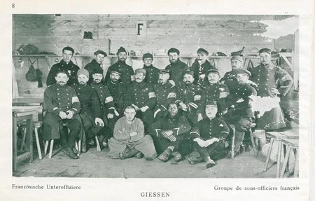 un groupe de sous-officiers fran&ccedil;ais au camp de Giessen pendant la Grande Guerre