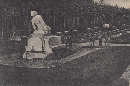 Le Géant Enchaîné, monument en hommages aux prisonniers du camp de Grafenwohr
