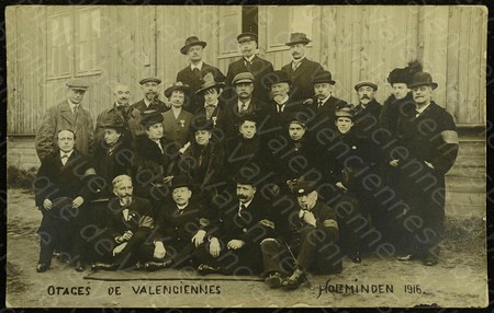 Photo de groupe des otages de Valenciennes internés au camp de Holzminden en 1916