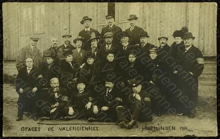 Photo de groupe des otages de Valenciennes internés au camp de Holzminden en 1916