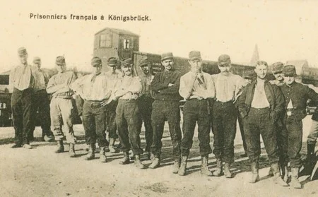 Un groupe de prisonniers fran&ccedil;ais au camp de K&ouml;nigsbr&uuml;ck