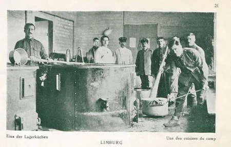 Une des cuisines du camp de de Limburg pendant la Premi&egrave;re Guerre Mondiale