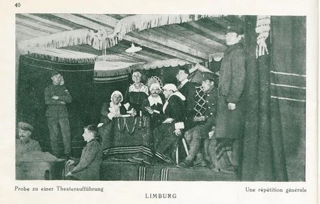 Une r&eacute;p&eacute;tition g&eacute;n&eacute;rale de Th&eacute;&acirc;tre dans le camp de Limburg