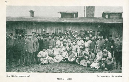 Le personnel de la cuisine du camp de prisonniers de Meschede pendant la Première Guerre Mondiale