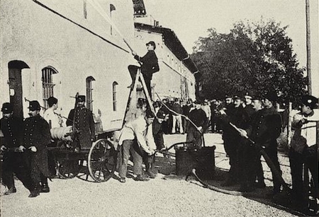Exercice des pompiers dans le camp de prisonniers de Ratisbonne (Regensburg) pendant la Première Guerre Mondiale