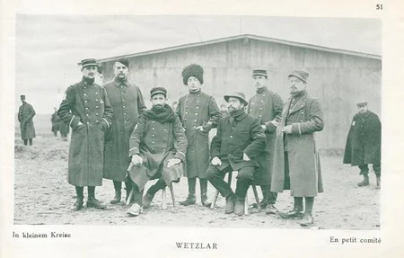 Un groupe de prisonniers au camp de Wetzlard pendant la Premi&egrave;re Guerre Mondiale