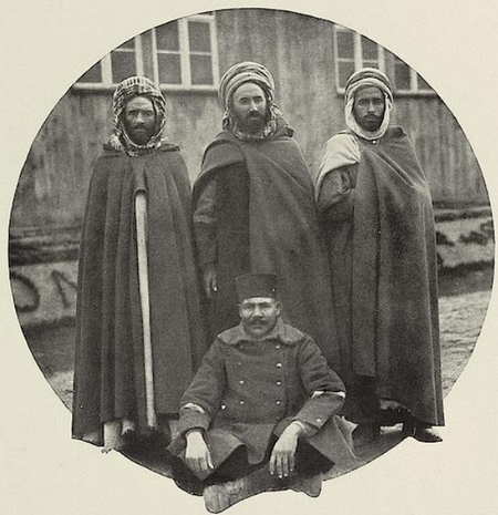 Des prisonniers musulmans dans le camp de prisonniers de Zossen-Wünsdorf pendant la Première Guerre Mondiale