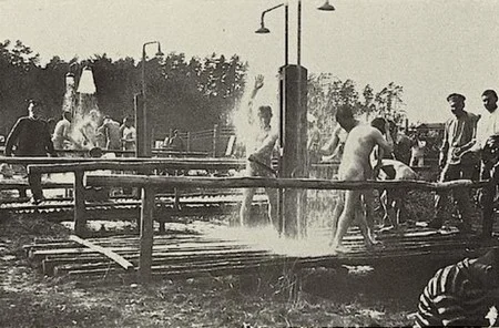 les douches du camp de Grafenw&ouml;hr pendant la Grande Guerre