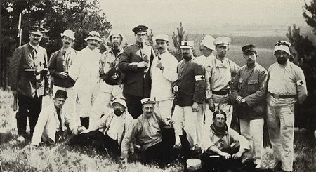Personnel auxiliaire du bureau de poste et de la cantine dans le camp de Grafenw&ouml;hr