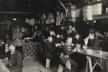 Une salle de soldats au camp de prisonniers de Minden I pendant la Première Guerre Mondiale