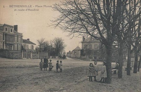 La Place du Munet à Bétheniville où a vécu Alexandre MAILLART