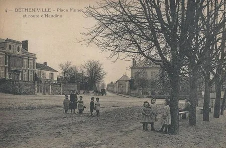 La Place du Munet &agrave; B&eacute;theniville o&ugrave; a v&eacute;cu Alexandre MAILLART