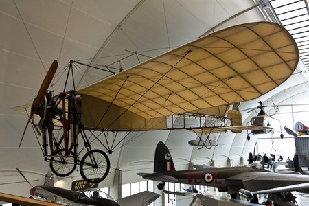Un avion Blériot XI exposé de Musée de la RAF à Hendon
