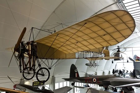 Un avion Bl&eacute;riot XI expos&eacute; de Mus&eacute;e de la RAF &agrave; Hendon