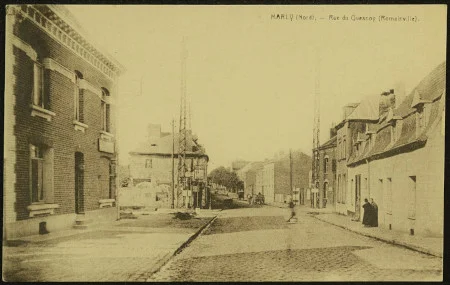 La rue du Quesnoy &agrave; Marly sur une carte postale ancienne