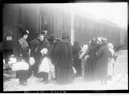 Arriv&eacute;e de rapatri&eacute;s lillois &agrave; Evian vers 1917