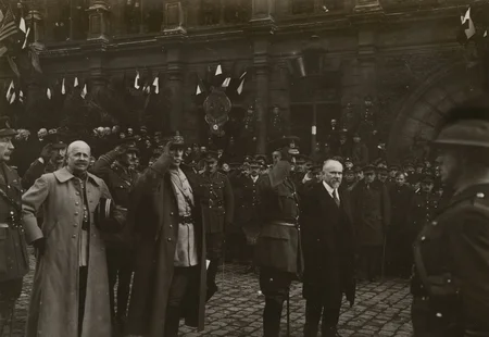 Raymond POINCARRE en visite &agrave; Valenciennes en 1918