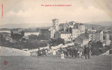 Vue générale de St-Genest-Lerpt sur une carte postale ancienne