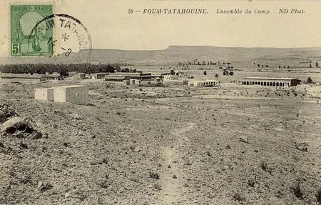 Vue d'ensemble du camp de Tatahouine en Tunisie au d&eacute;but du XXe si&egrave;cle