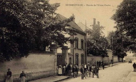 L'usine Oudin de B&eacute;theniville sur une carte postale ancienne