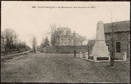 L'ancien monument aux morts de Saint-Saulve sur une carte postale ancienne