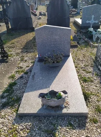 Tombe du soldat Augustin DEVEMY au cimeti&egrave;re de Marly