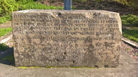 Croix en hommage à des britanniques tombés à Awoingt le 9 octobre 1918 pendant la Grande Guerre