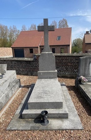 Photo de la tombe du commandant O'Reilly au cimetière de Crespin