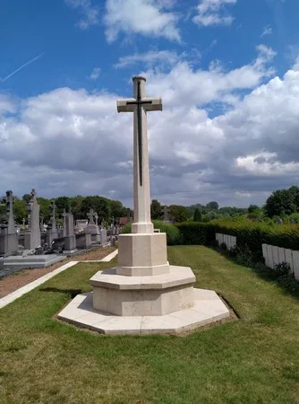 Photo du carr&eacute; militaire du cimeti&egrave;re d'Aulnoy-les-Valenciennes