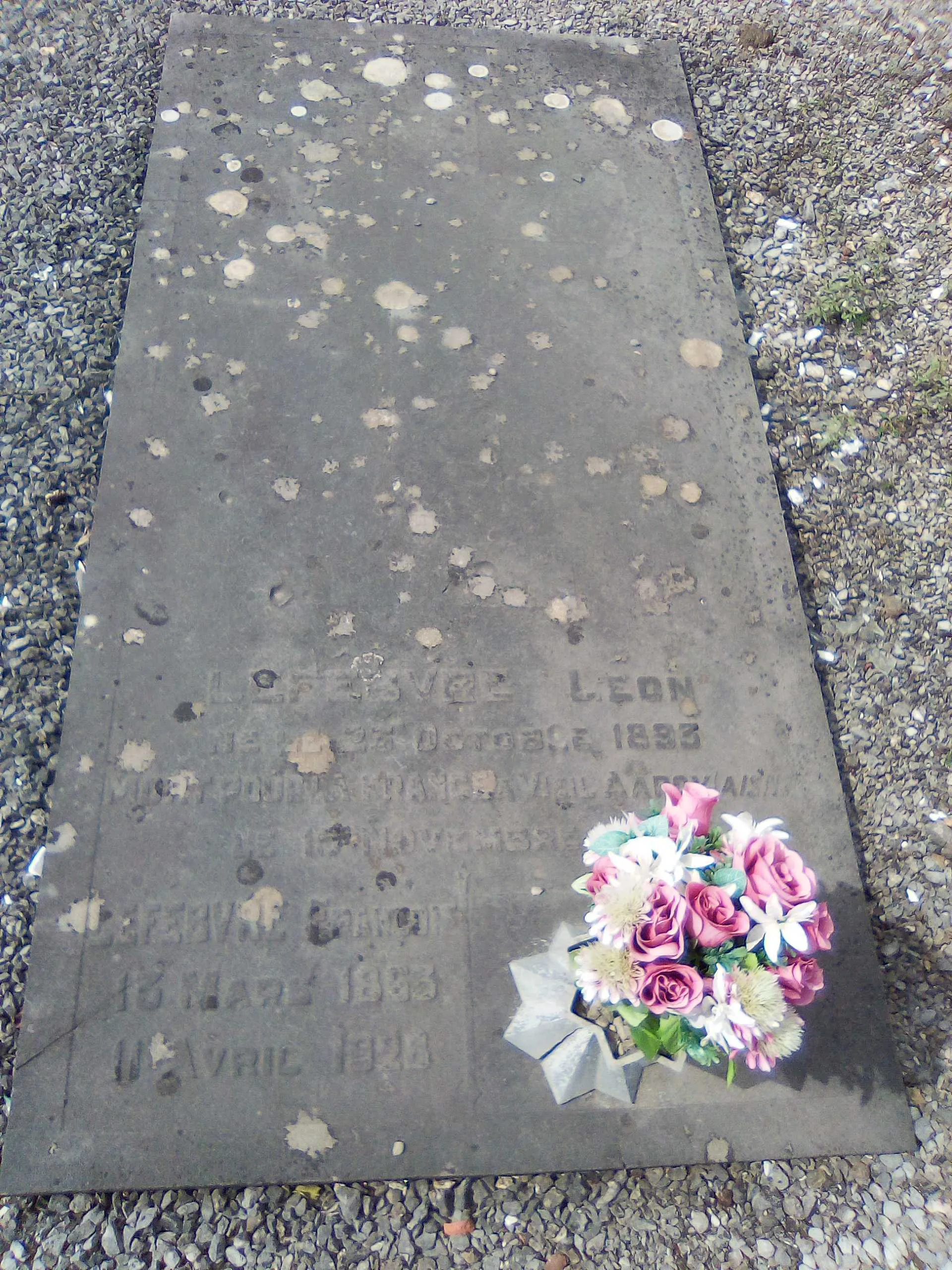 tombe de L&eacute;on LEFEVRE &agrave; Grand-Fayt dans le Nord
