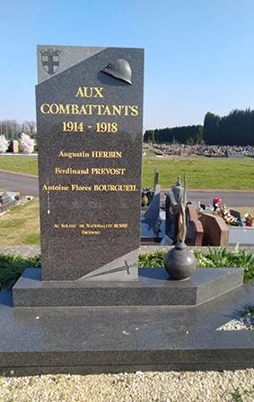 Photo d'un monument aux combattants de 1914-1918 situ&eacute; &agrave; Marly