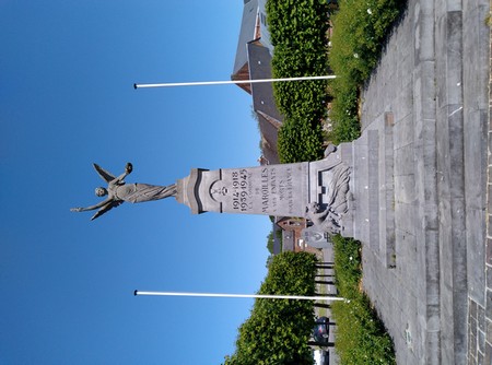 Le monument aux morts pour la France à Maroilles