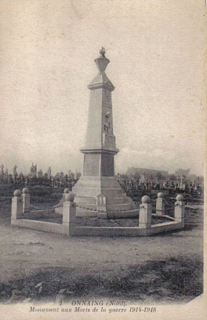 le Monument aux Morts d'Onnaing sur une carte postale ancienne