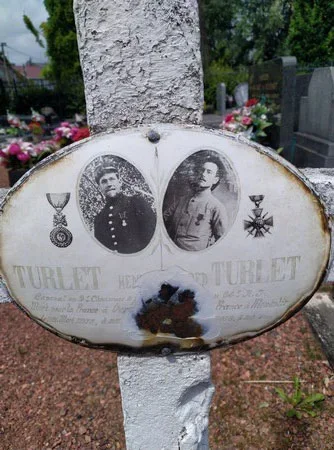 Zoom sur les portraits d'Alfred et Henri Turlet au cimeti&egrave;re d'Aulnoy-les-Valenciennes