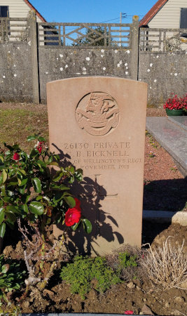 Tombe du soldat britannique Bicknell au cimetière de Saultain