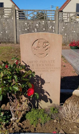 Sépulture du soldat britannique Bicknell au cimetière de Saultain