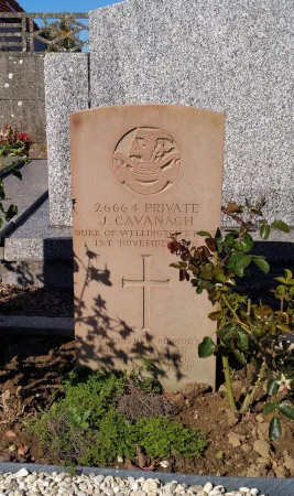 Tombe du soldat britannique Cavanagh au cimetière de Saultain