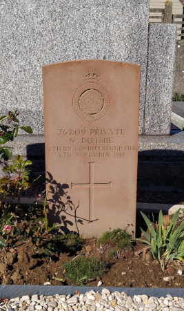 Tombe du soldat britannique Duthie au cimetière de Saultain