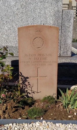 Sépulture du soldat britannique Duthie au cimetière de Saultain