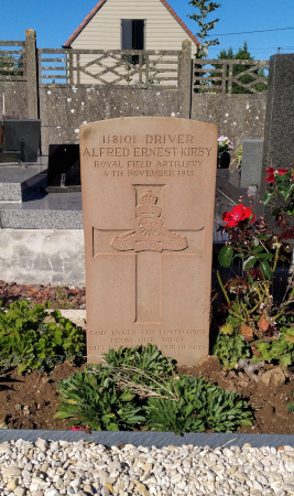 Tombe du soldat britannique Kirby au cimetière de Saultain