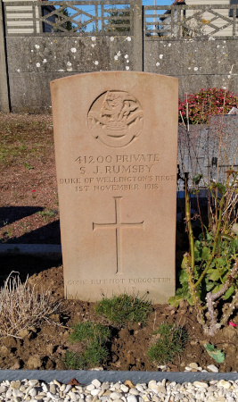 Tombe du soldat britannique Rumsby au cimetière de Saultain