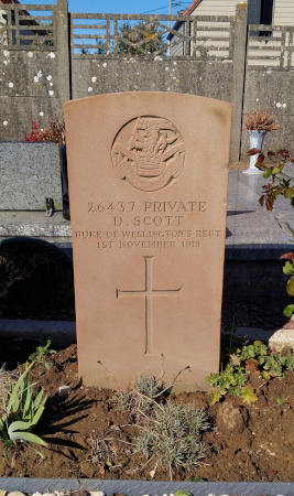 Tombe du soldat britannique Scott au cimetière de Saultain
